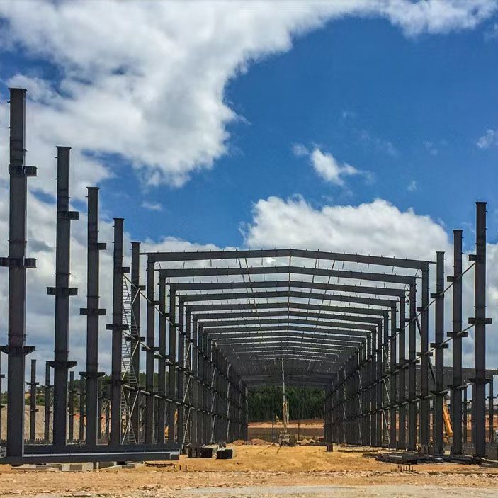 Mitkä ovat monikerroksisten teräsrakenteiden tehdasrakennusten edut?