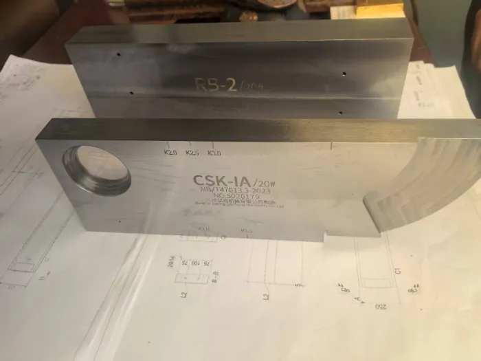 Qingdao Liweiyuan Steel Structuresta äskettäin ostetun ultraäänivikailmaisimen käyttökoulutus.